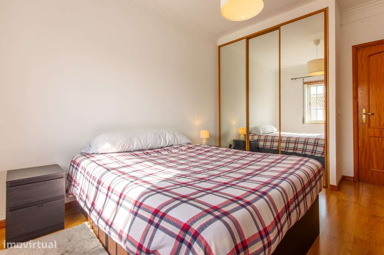 Quinta do Conde - Apartamento de 3 assoalhadas-varanda e arrecadação.-11