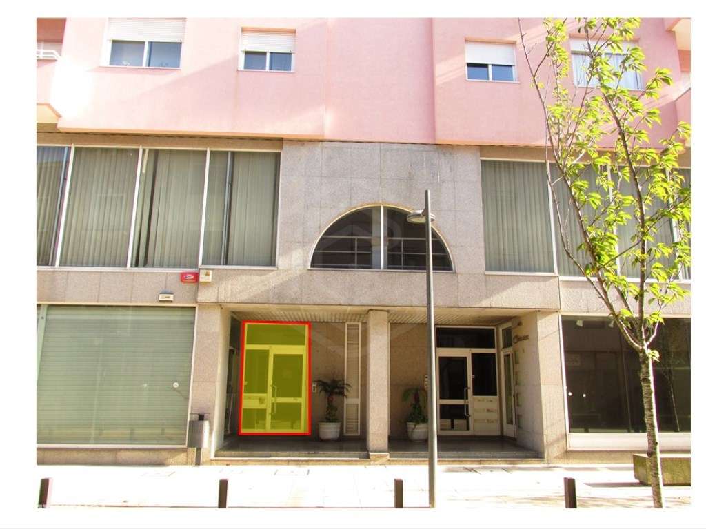 Loja para Arrendamento no Centro da Cidade de S. João da Madeira - Grande imagem: 4/12