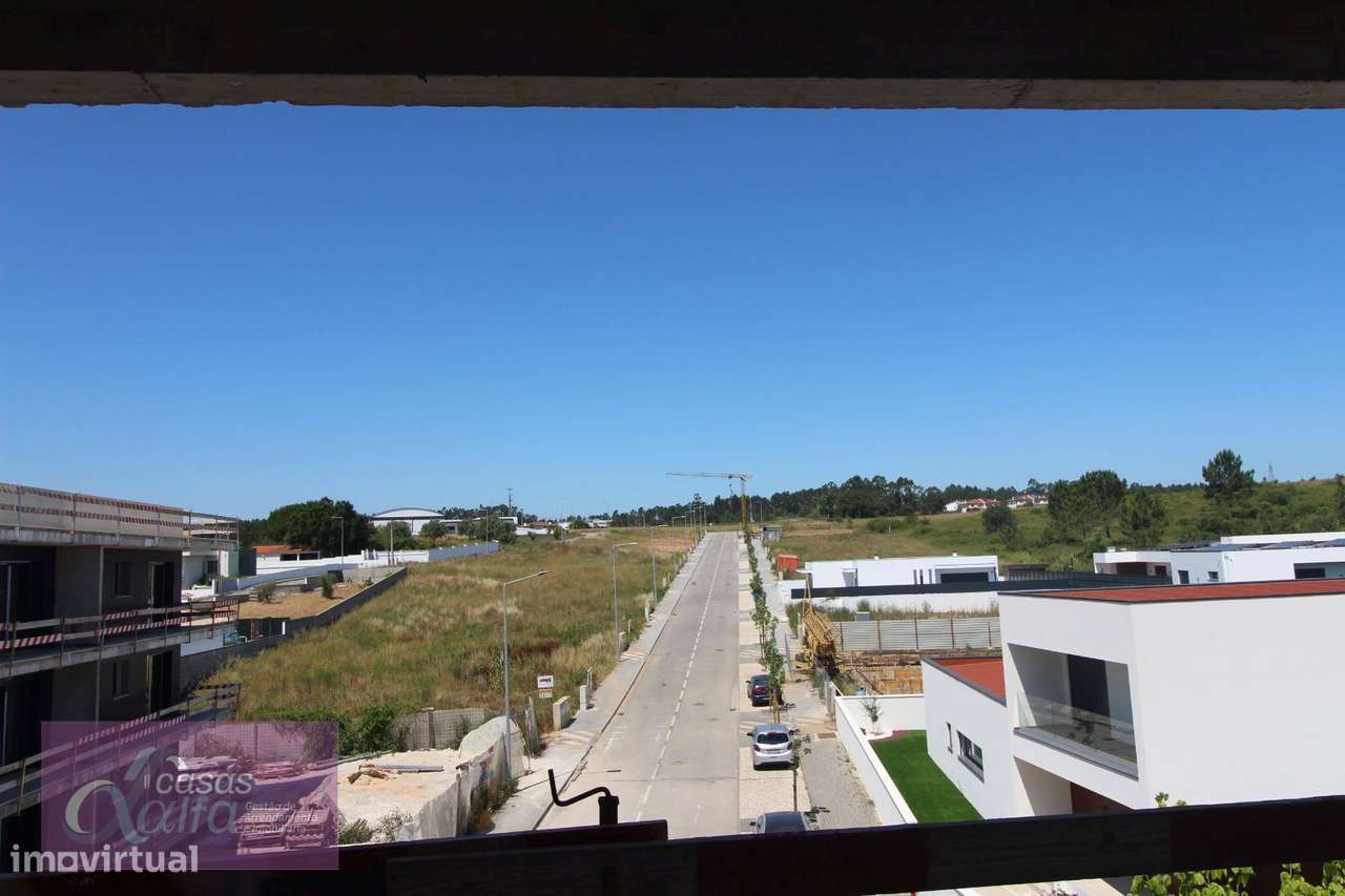 Apartamento T4 Novo em Parceiros Leiria-0