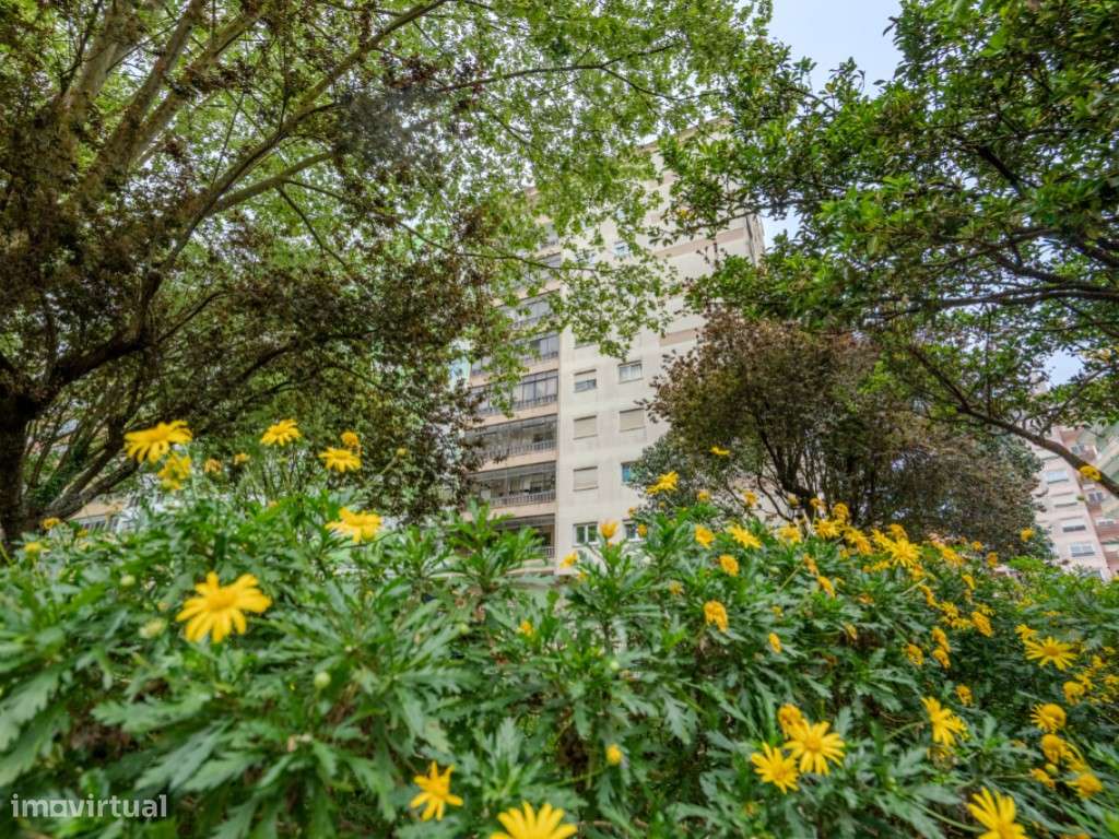 Apartamento T2 no Cacém com Arrecadação | Junto à Estação-26