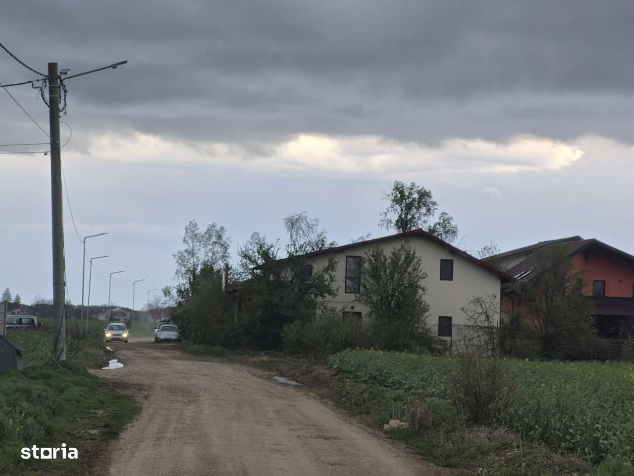 Teren langa case cu utilitati, lac la 300 metri,700 mp, 41500 euro-12