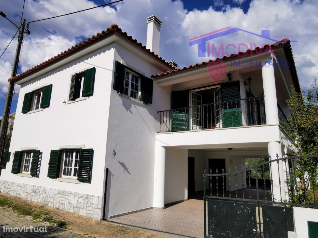 Moradia T4 pronta a habitar na freguesia de Figueiró dos ...