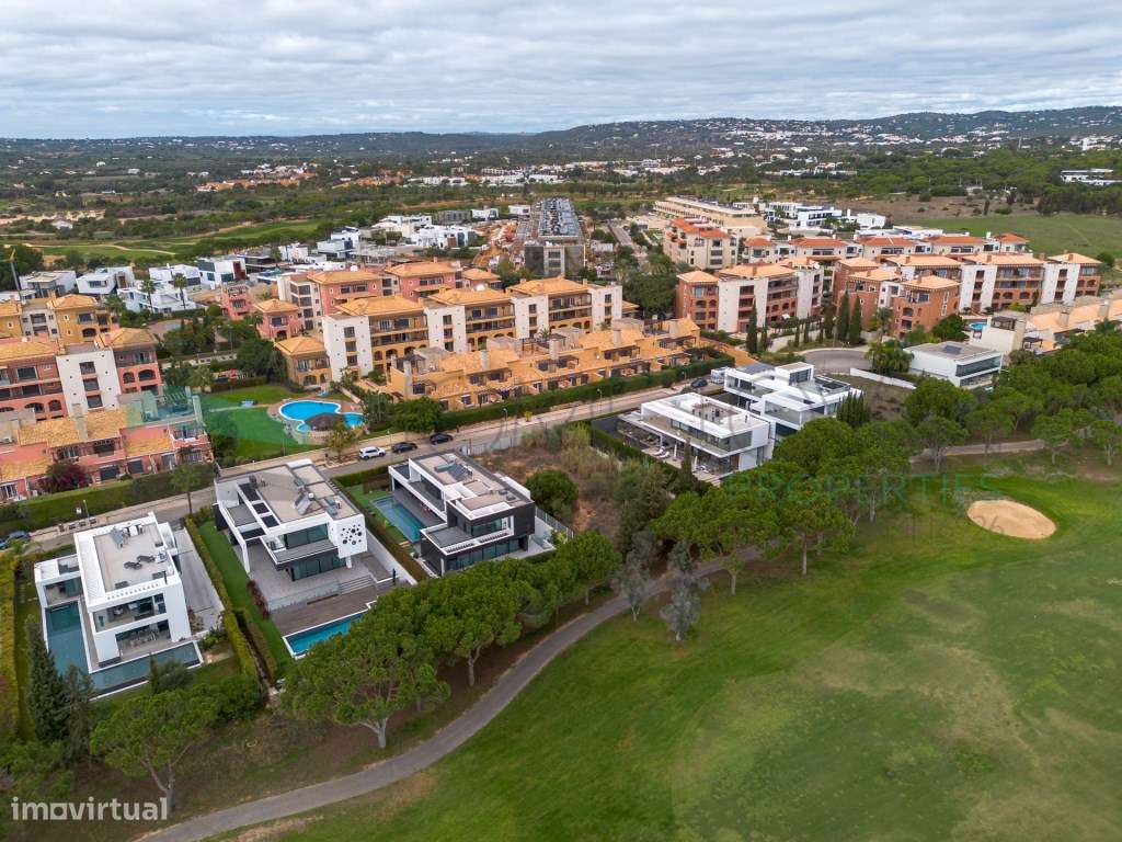 Terreno com Projeto Aprovado junto ao Golfe Vilamoura - Grande imagem: 2/33