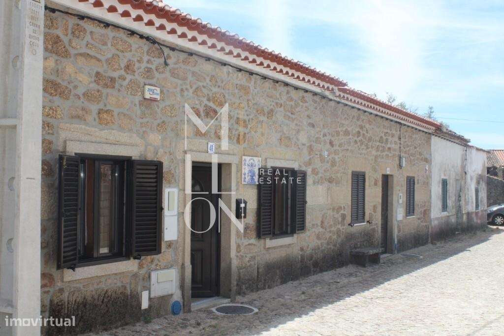 Moradia de charme Reabilitada com Garagem e Logradouro-43