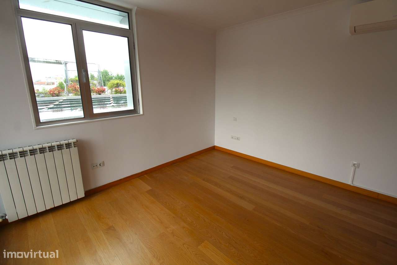 Apartamento T2 com Terraço – Zona do Fórum Viseu-17