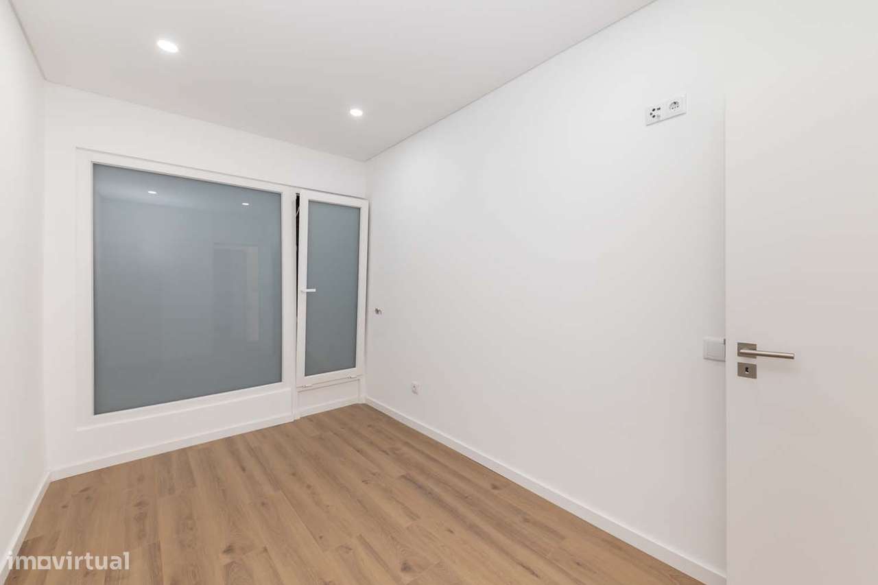 T3 NOVO – Apartamento com Espaço Exterior Único de 500 m² no Seixal-32