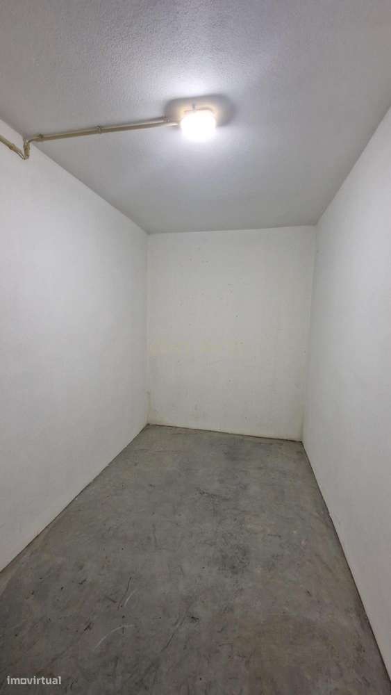 Garagem com arrumo fechado em Viseu - Grande imagem: 3/4