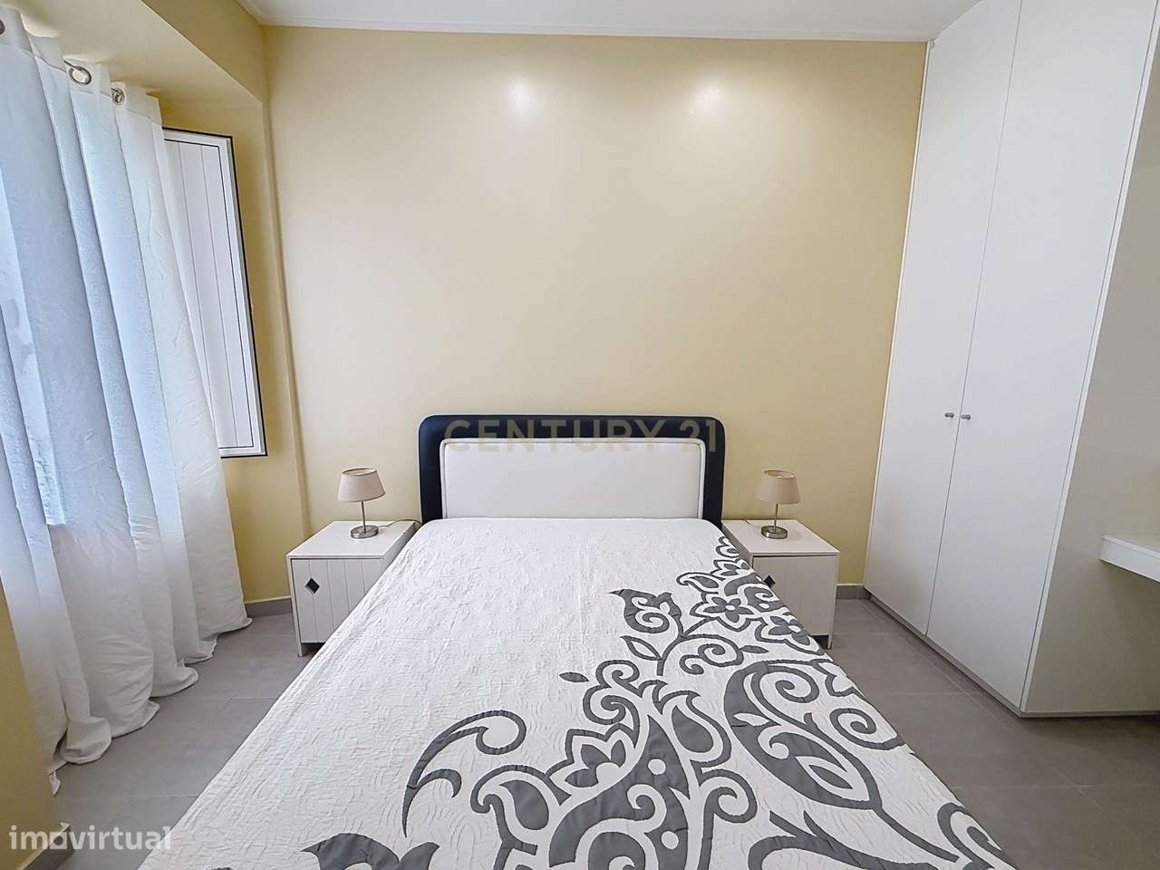 Apartamento T1 no Centro Histórico da Nazaré, a 150 Metros da Praia-9