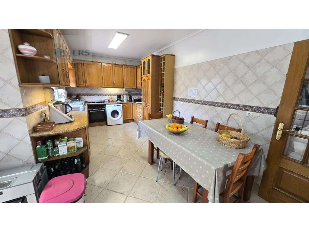 Moradia em Alcoitão - Excelente Oportunidade

Situada numa zona r...-19