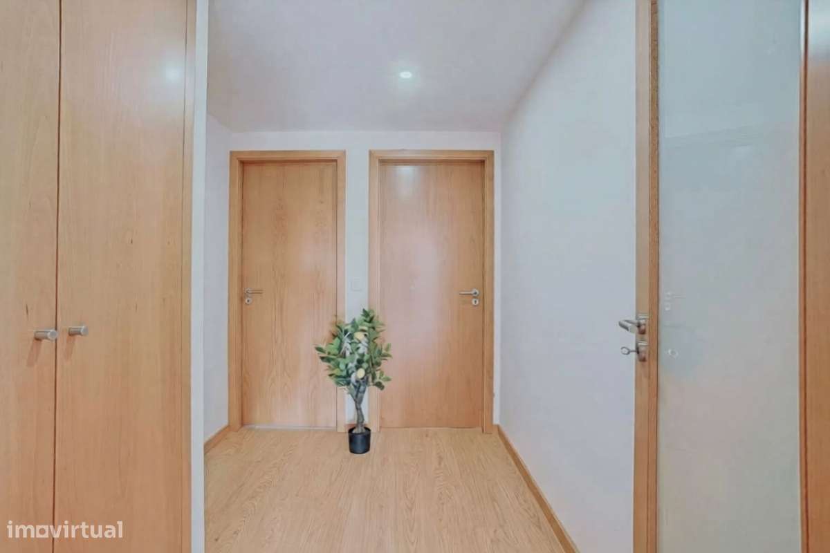 T2 Renovado Excelente Luminosidade, Varandas e Acabamentos Modernos-16