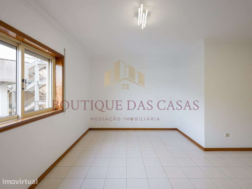 Apartamento T1 Renovado com Varanda e Garagem no Centro de Canidelo - Grande imagem: 5/25