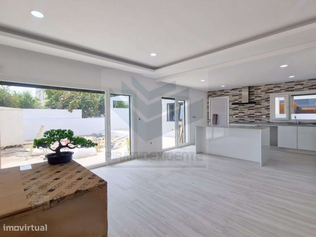 Moradia Isolada, Fernão Ferro, 2 Suítes, open space 46m2-4