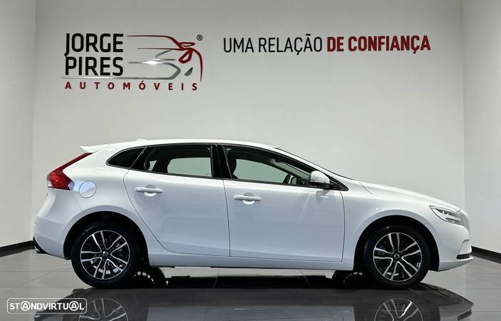 Volvo V40 2.0 D3 Momentum - 3