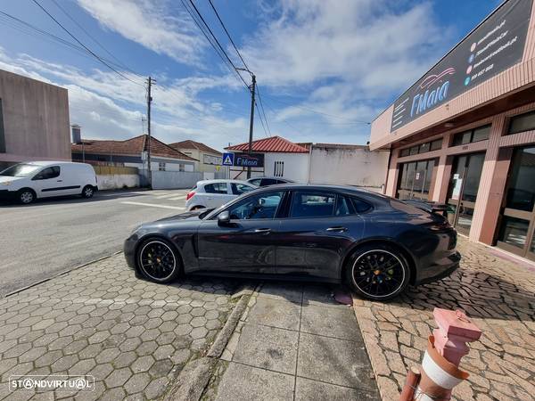 Porsche Panamera 4 E-Hybrid - 4