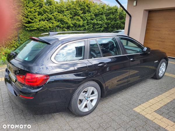 BMW Seria 5 528i Touring - 2