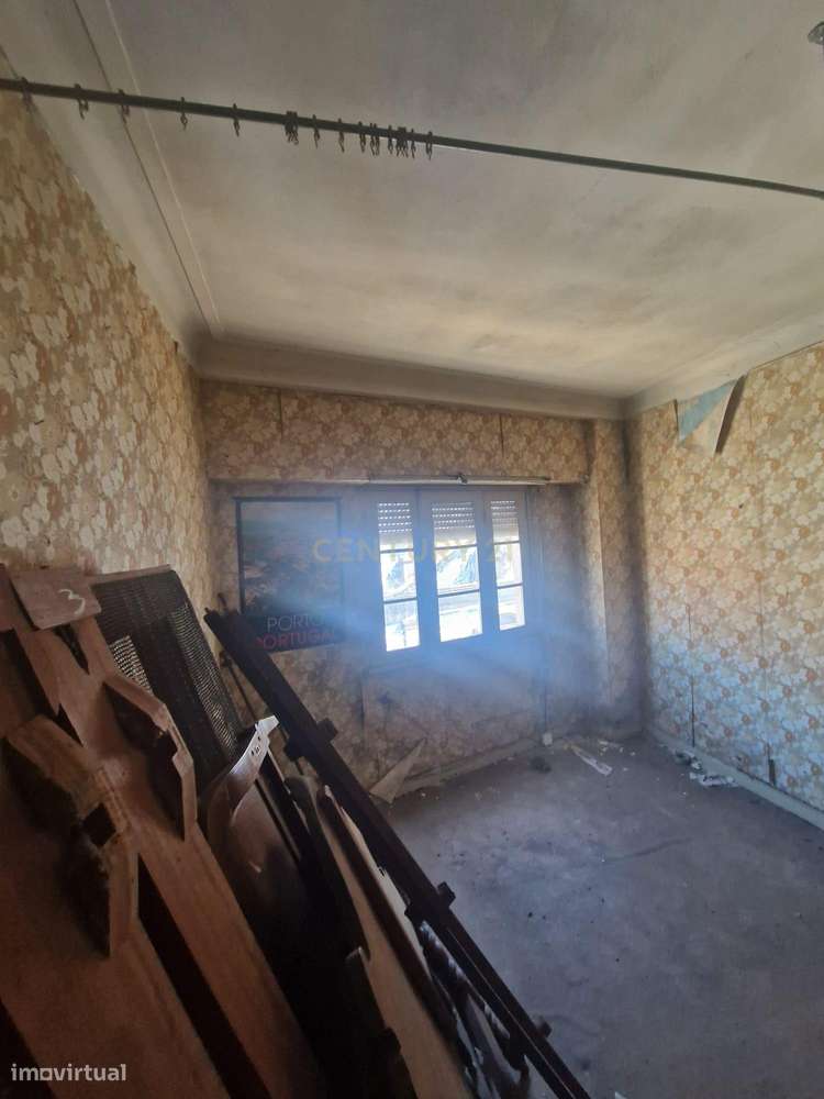 Apartamento 154m2 para remodelação total na Rua Santa Catarina - Porto - Grande imagem: 4/26