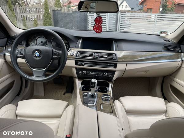 BMW Seria 5 525d Touring Modern Line - 13