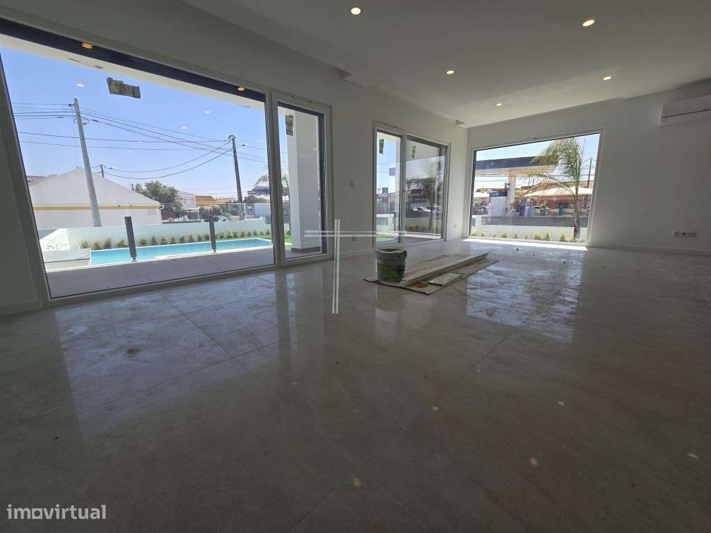 Moradia geminada T3, arquitetura contemporânea com garagem e piscin... - Grande imagem: 5/29