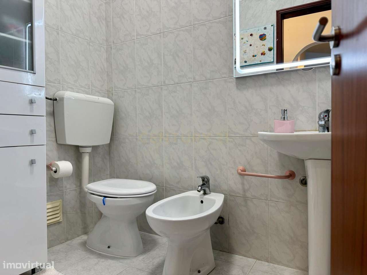 Moradia T3 em Olhão, com Terraço e Boa Exposição Solar na Baixa-12