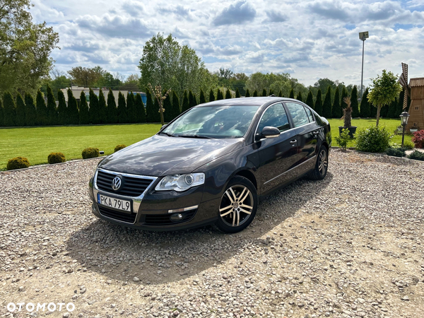 Volkswagen Passat 2.0 TDI DPF BlueMot Comfortline - 2