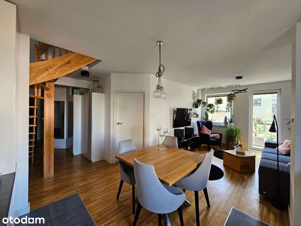 Dwupoziomowe mieszkanie z 2 łazienkami 65/82 m²