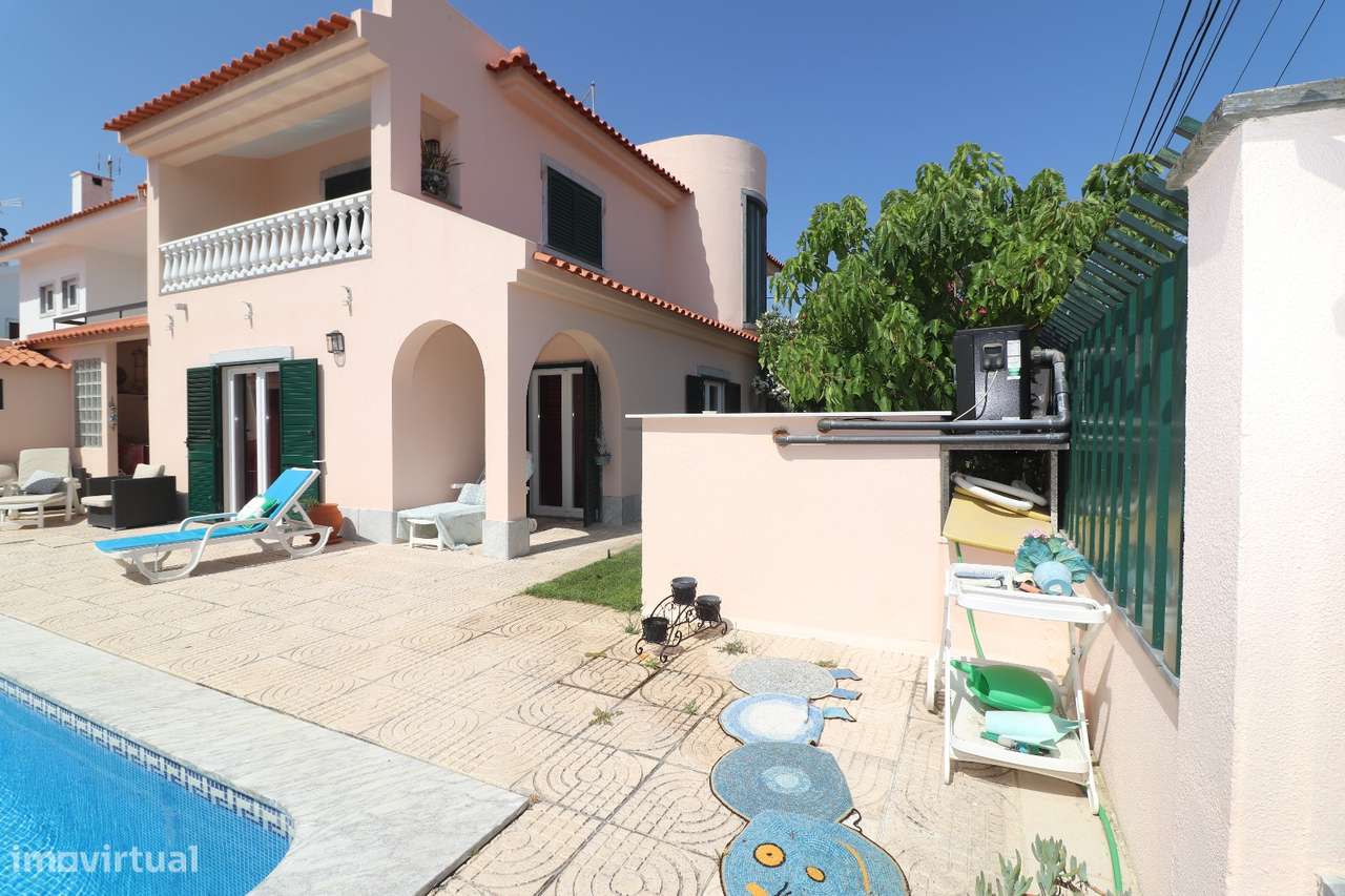 Moradia T4 com Piscina, Cave Ampla-24