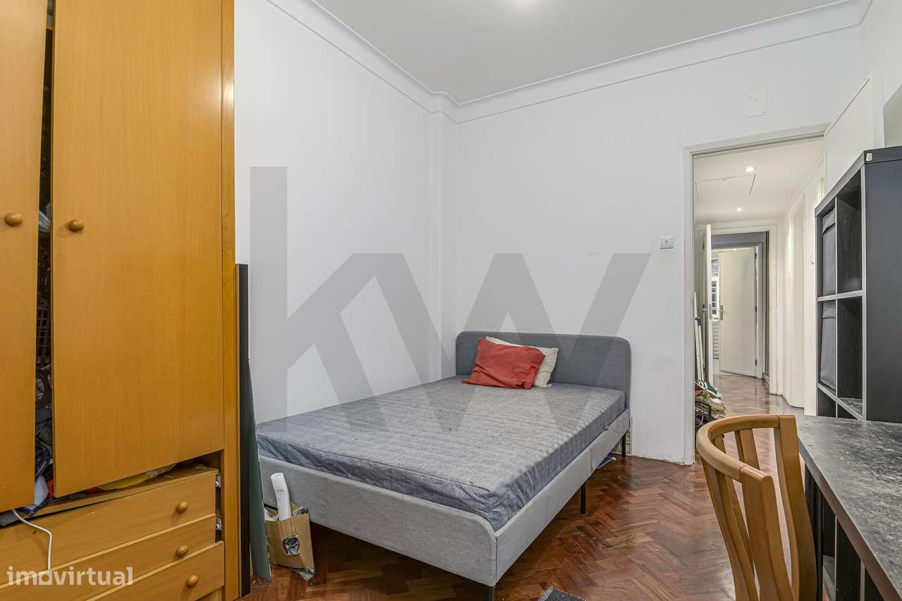 Oportunidade Única em S. Domingos de Benfica: T4 com Potencial e Local-15