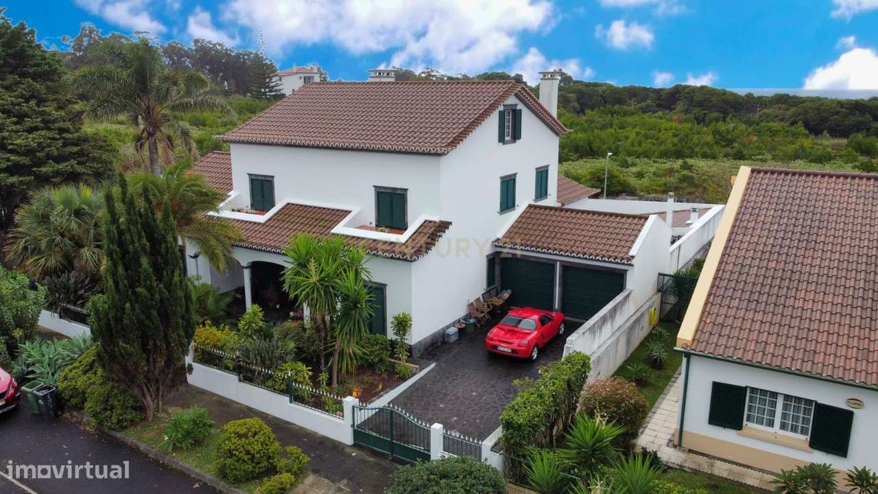 Moradia T5 + Escritório e piscina- Localização Privilegiada Situada na - Grande imagem: 4/36