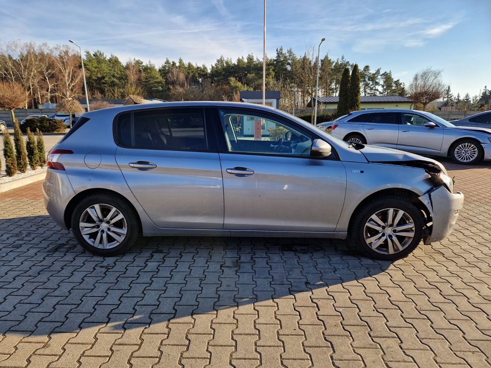 Peugeot 308 T9 1.2 PureTech Allure S&S 2016