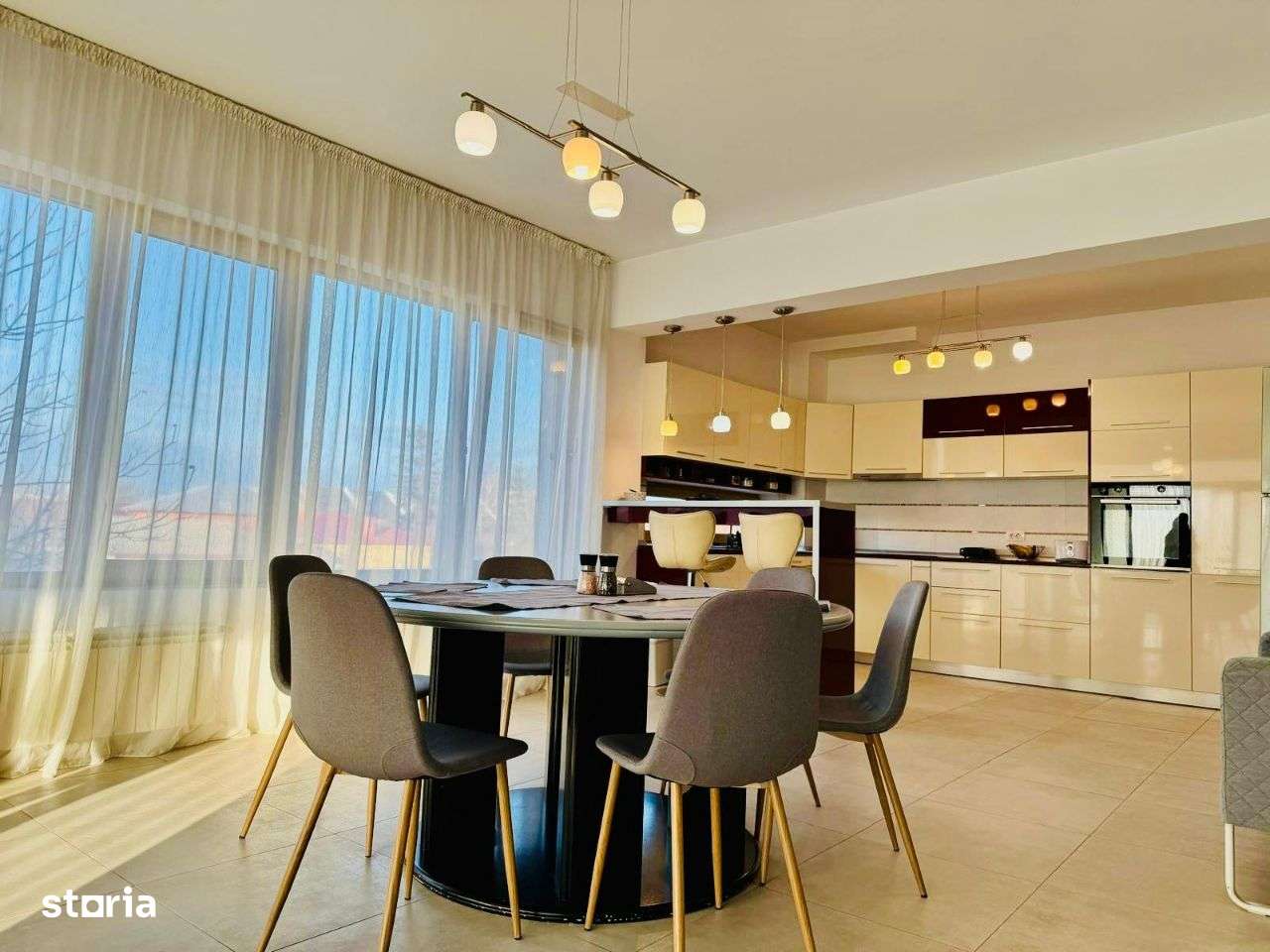 Apartament in Otopeni central cu 4 camere la dimensiunea unei case - Imagine principală: 5/20