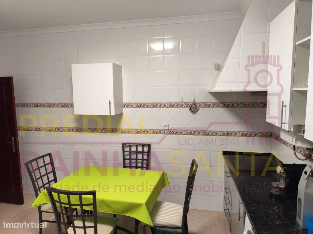 Moradia T3 com Garagens e Tertúlia - Amiais de Cima-8