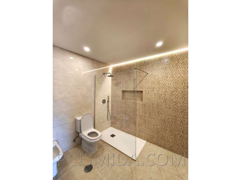 Duplex T4+office Renovado | Bi-Familiar | Terraço c/Churrasqueira-23