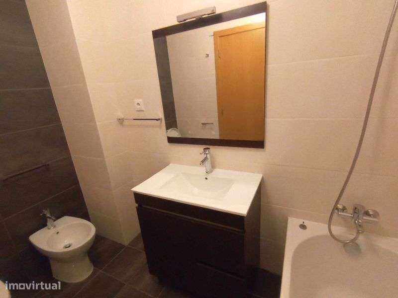 Arrendo T2 com garagem - Louriçal - Grande imagem: 4/4