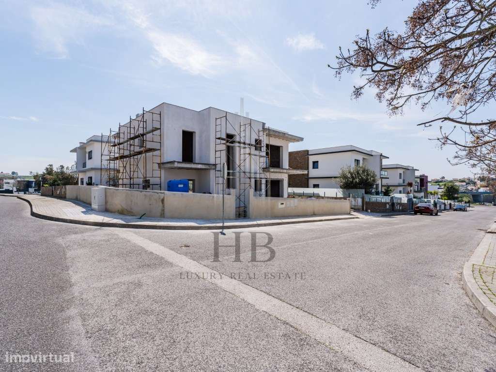 Moradia T4 de Luxo com Piscina Privativa e Jardim | Mafra-35