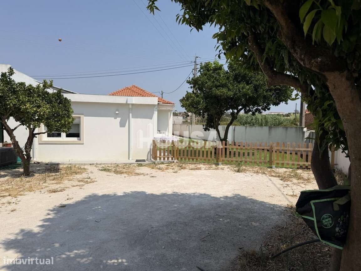 Moradia T3 térrea totalmente renovada na Gândara dos Olivais-5