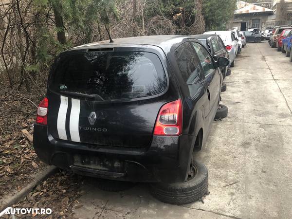 Dezmembrez Renault Twingo 2 1.2 benzina negru - 4