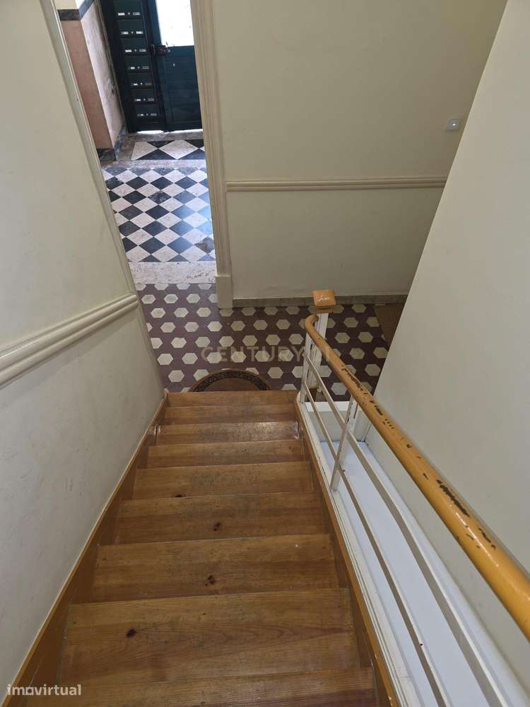 Apartamento T3  Renovado na Penha de França, Lisboa-9
