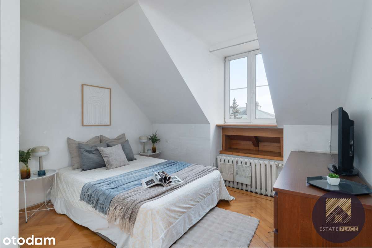 Trójstronne mieszkanie w zadbanej Kamienicy-0