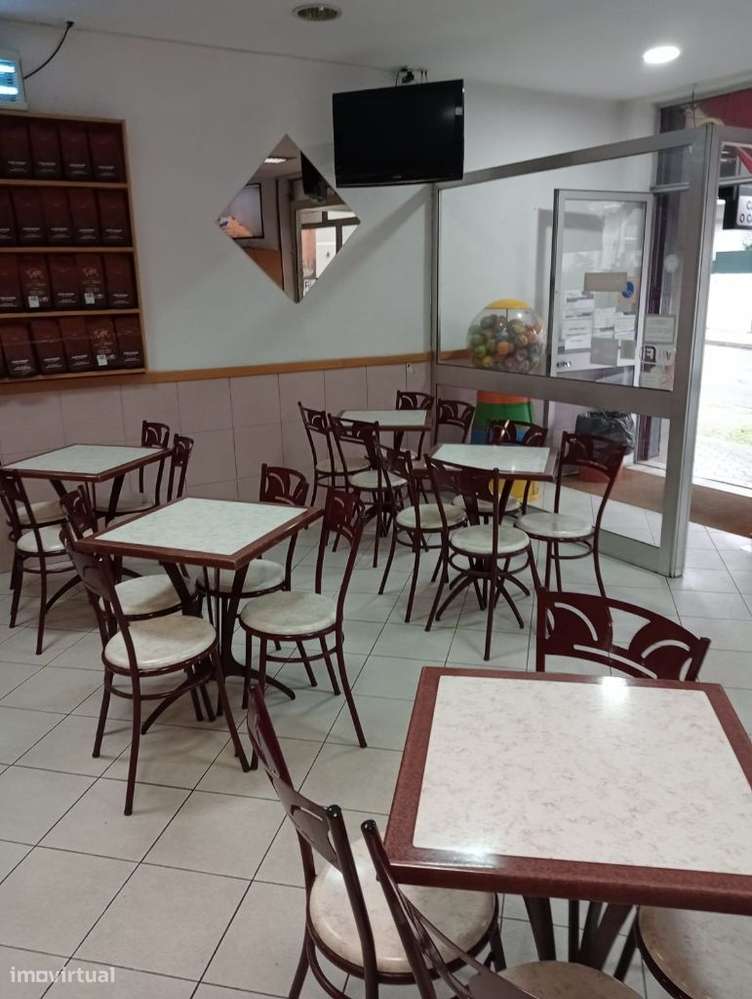 GRANDE OPORTUNIDADE ! TRESPASE DE CAFE EM GAIA-30