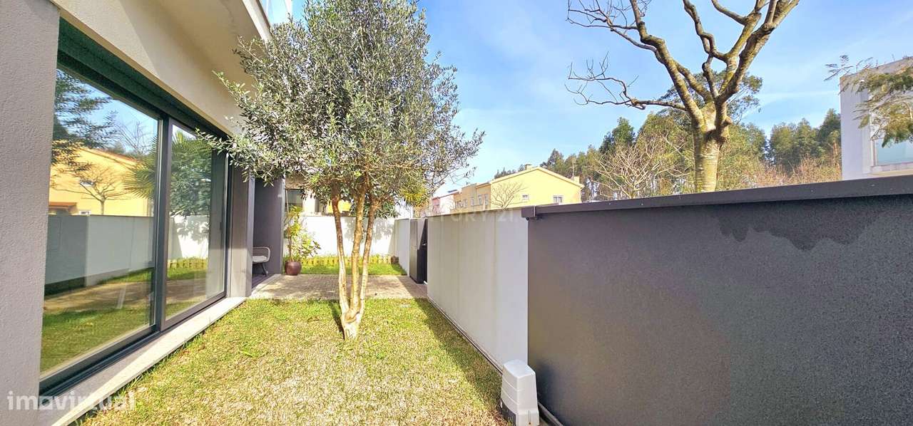 Moradia Moderna com Quatro Quartos em Beiriz - Grande imagem: 4/51