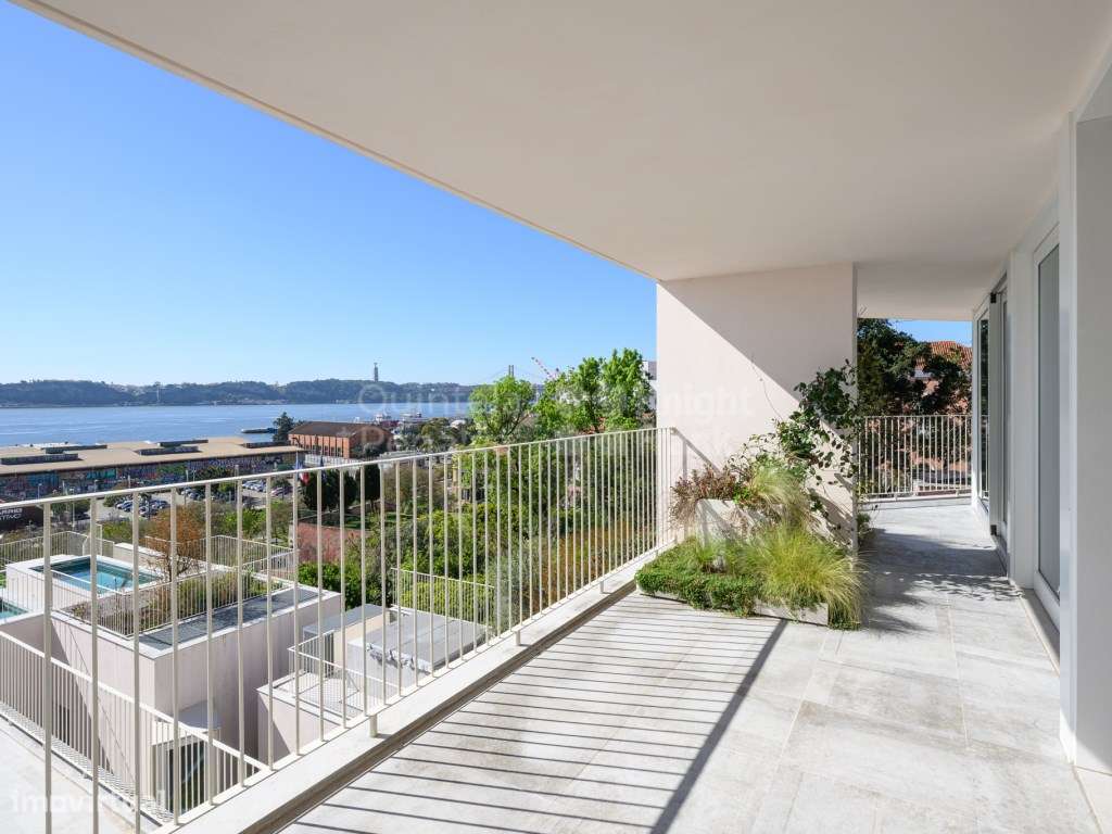 Para Venda Apartamento T5 Duplex Com Terracos Em Santos Lisboa
