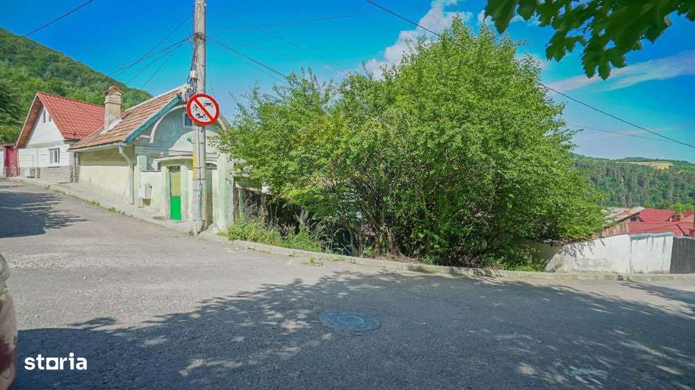 Vand casa saseasca renovabila cu teren de 254 mp in Schei - Imagine principală: 3/17