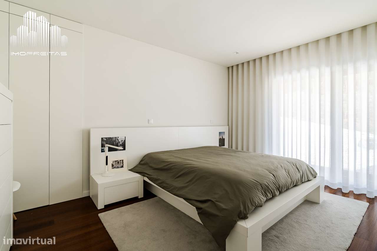 Moradia T4 de Luxo com Piscina numa das Melhores Zonas de Braga!-17