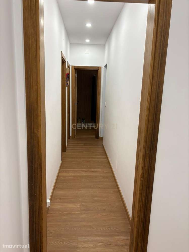 T3 Remodelado com Logradouro na Cova da Piedade - Grande imagem: 4/19