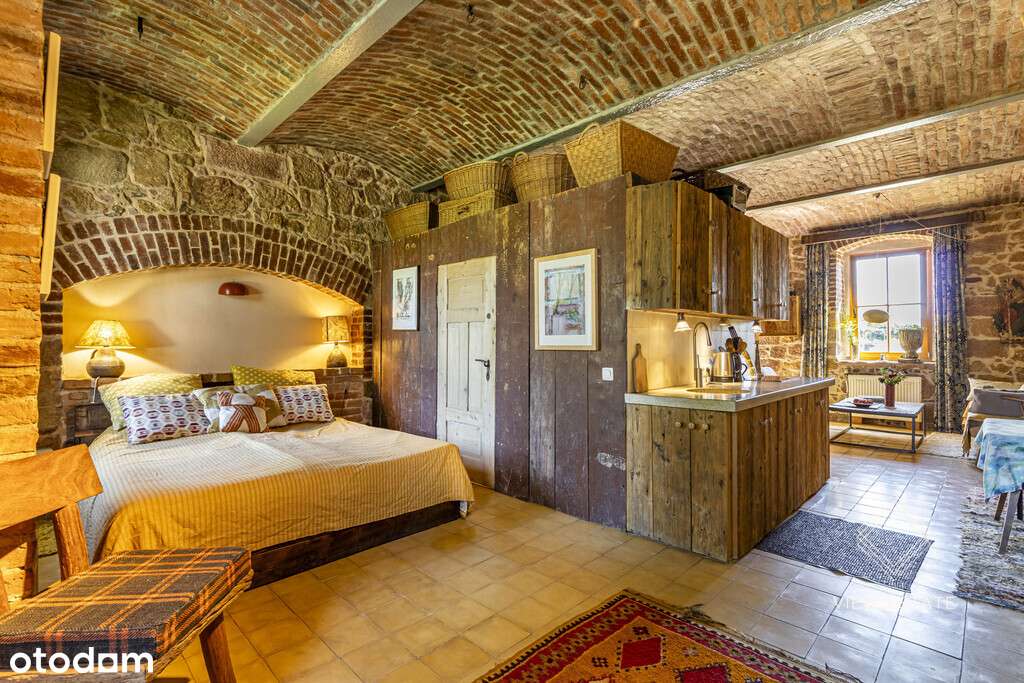 Wyjątkowy artystyczny dom na wzgórzu z pensjonatem-8