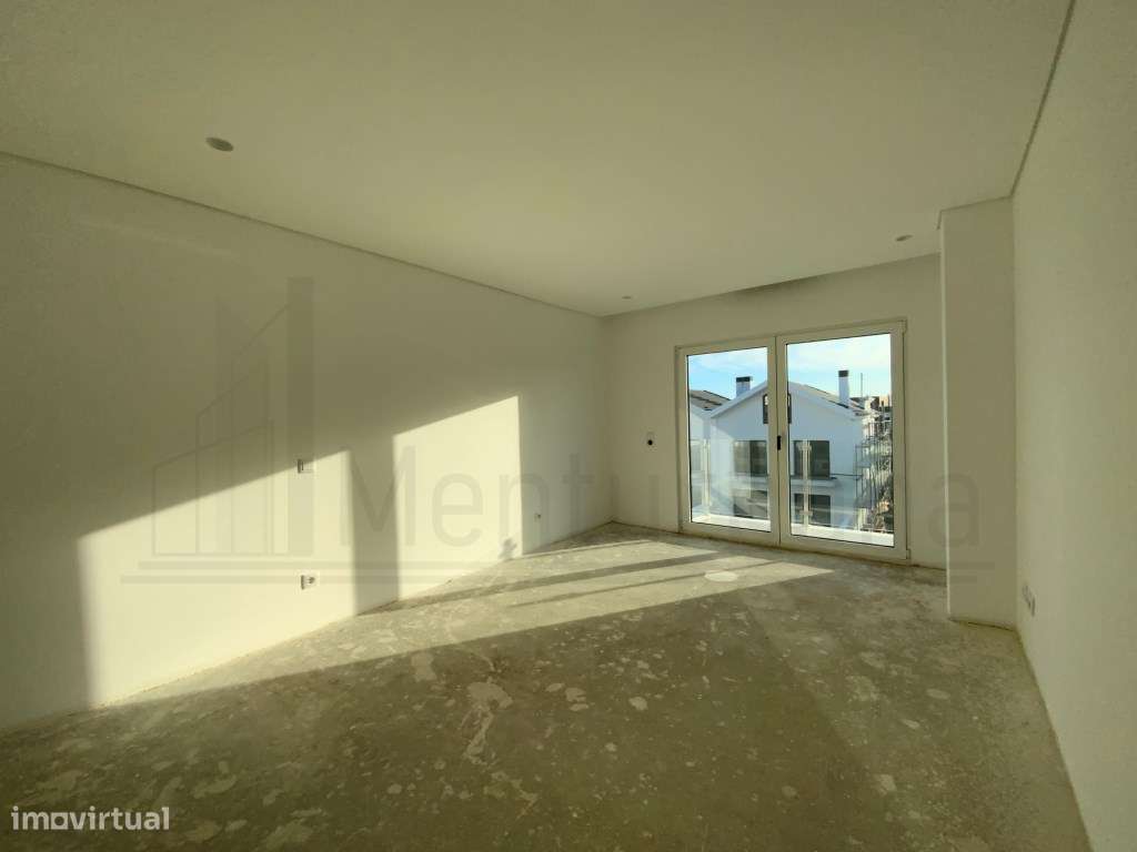 MORADIA T4 EM CONDOMÍNIO COM PISCINA - ESTORIL-26