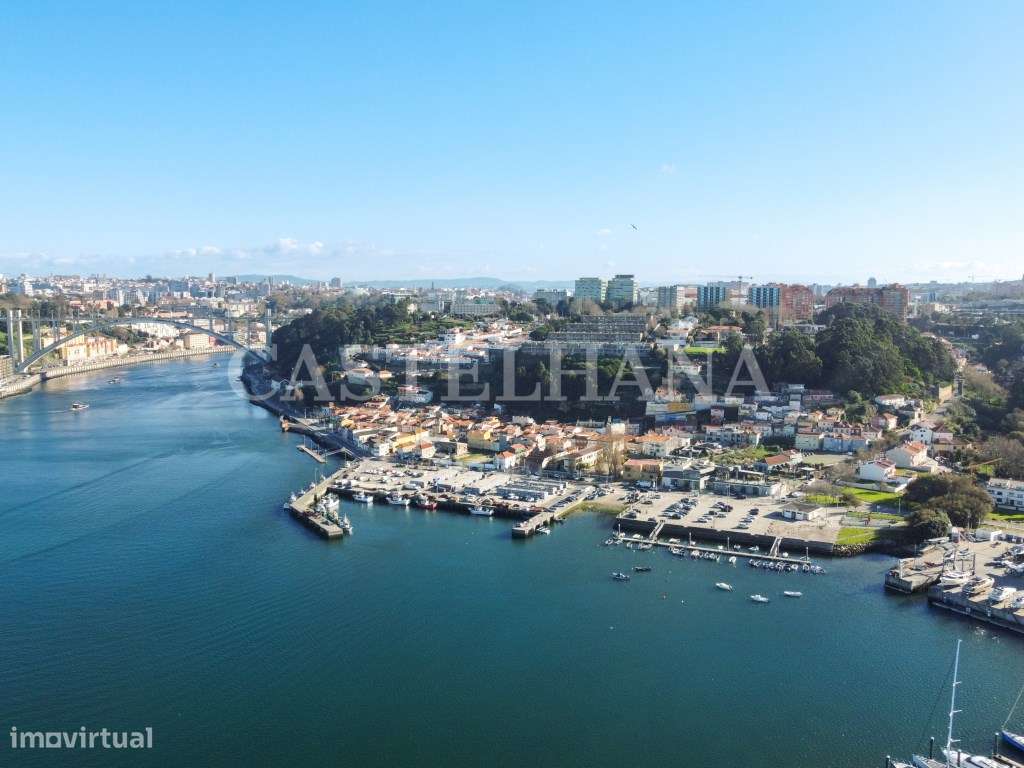 Moradia T4+1 com jardim, terraços e garagem privada, próxima a Mari...-46