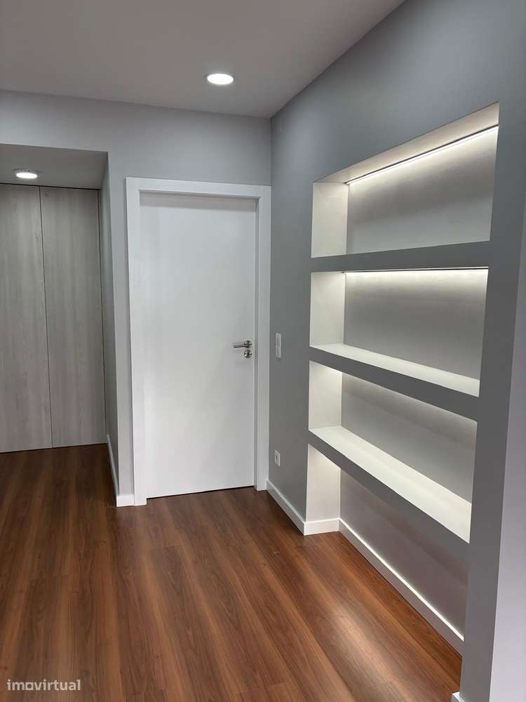 Apartamento T2 Totalmente Renovado com Pequeno Quintal - Bonfim-22