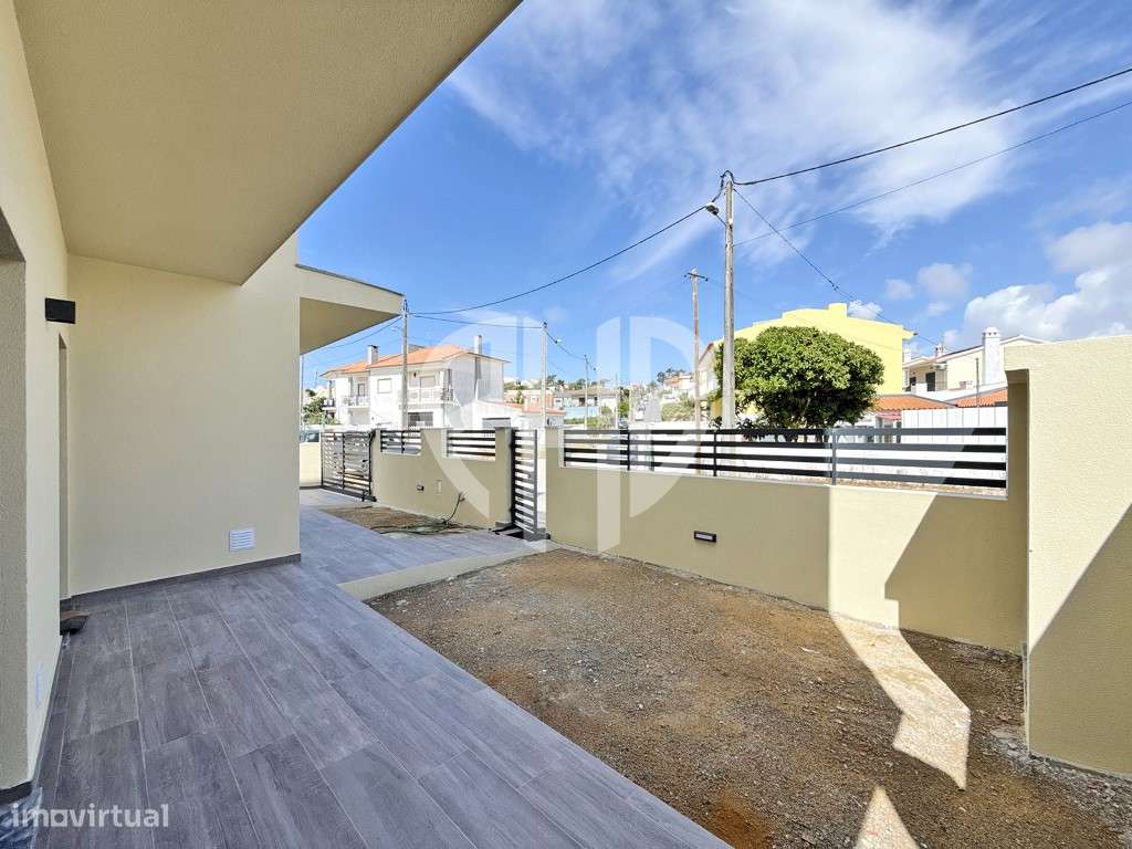 Moradia de Luxo T4 C/ Piscina e Box // Em Construção-6