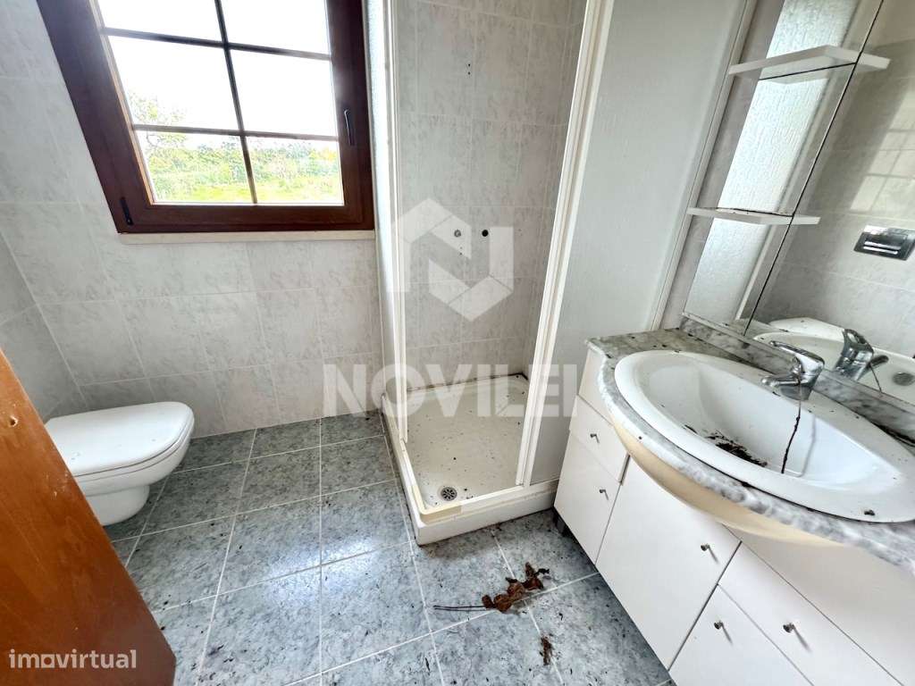 Moradia isolada T3 de cave e rés do chão próxima da Nazaré.-23